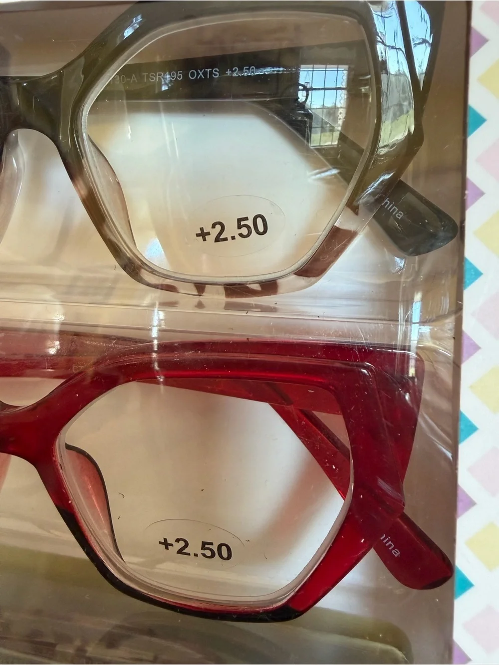TAHARI premium reading glass collection glasses sun reader 2.50